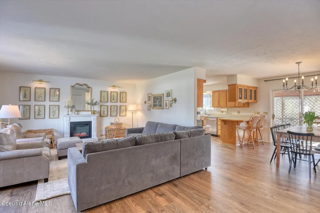 654 E Maple Place Hayden ID 83835