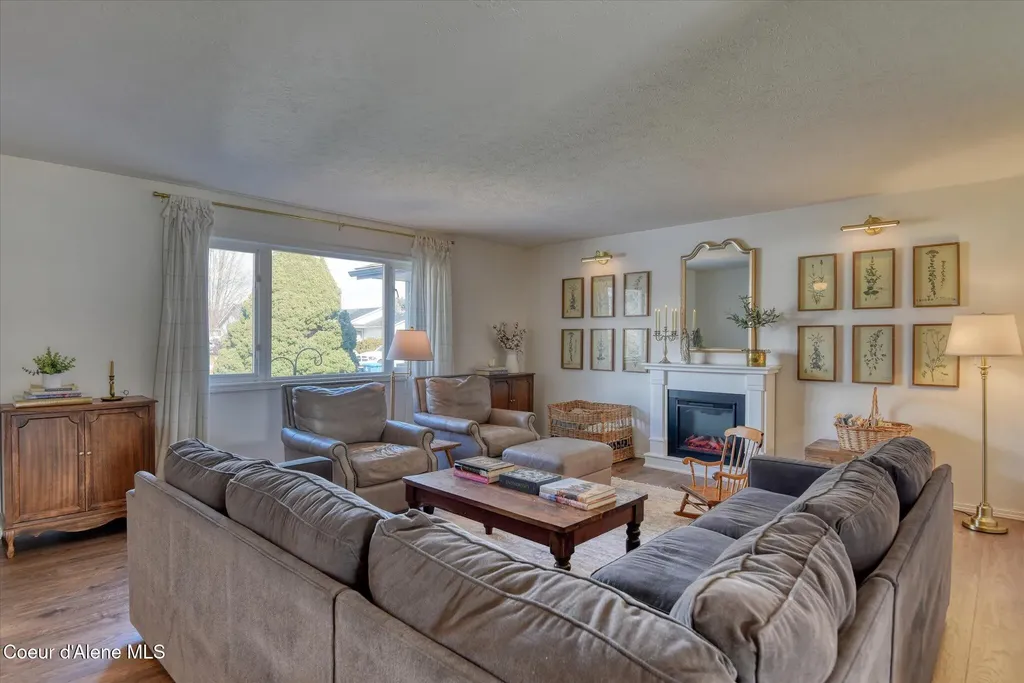 654 E Maple Place Hayden ID 83835