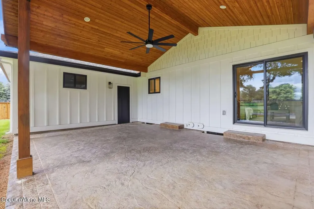 5815 N 17th Street Dalton Gardens ID 83815