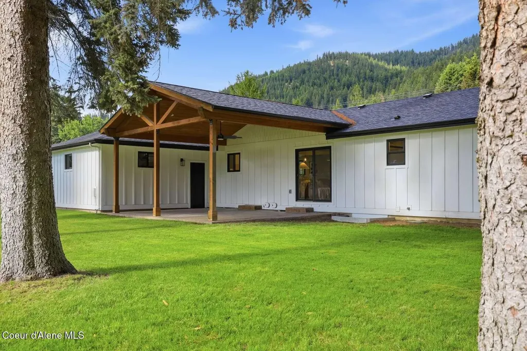 5815 N 17th Street Dalton Gardens ID 83815
