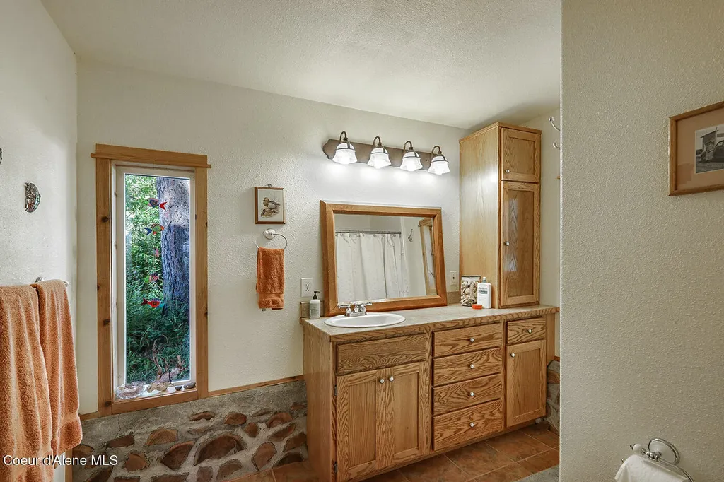 812 Pine Cove Road Bayview ID 83803