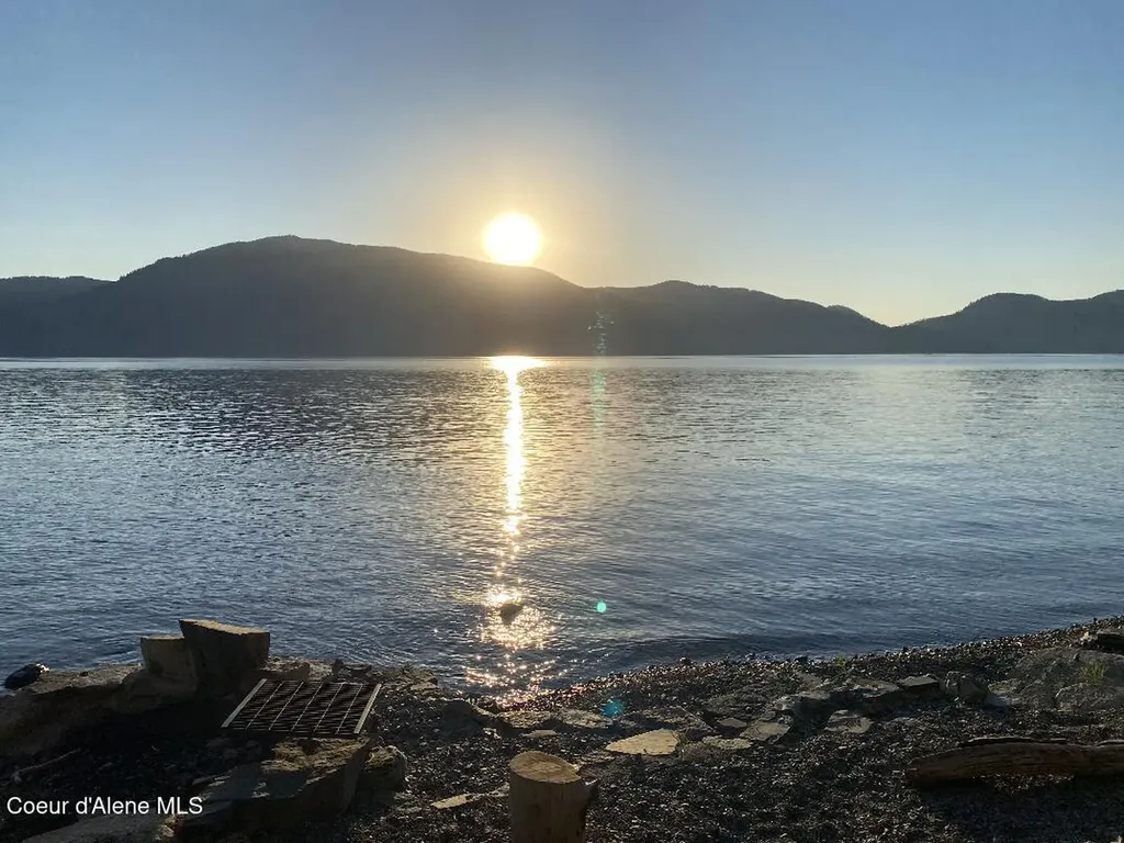 812 Pine Cove Road Bayview ID 83803