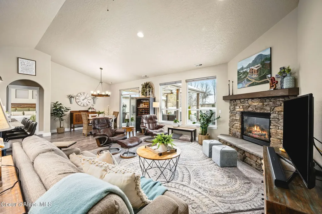 11418 N Emerald Drive Hayden ID 83835