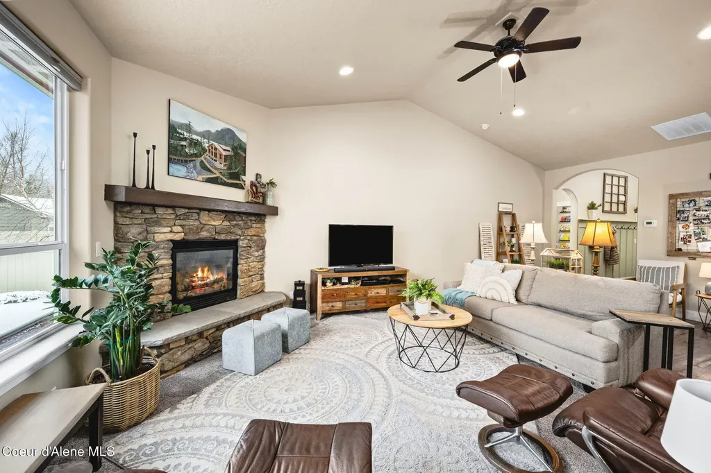 11418 N Emerald Drive Hayden ID 83835