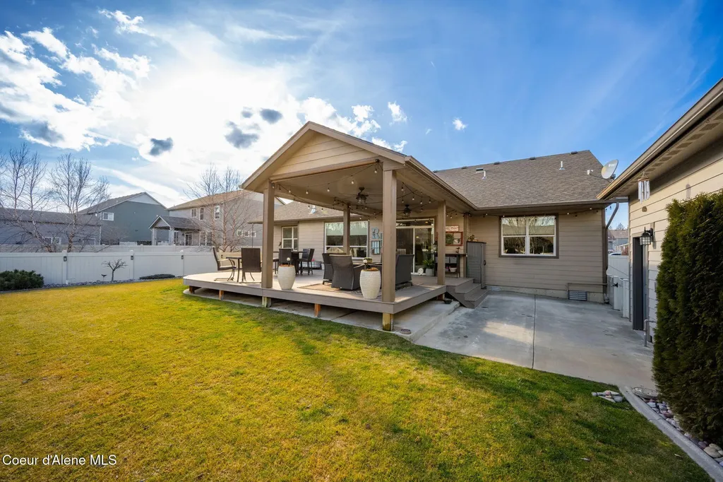11418 N Emerald Drive Hayden ID 83835