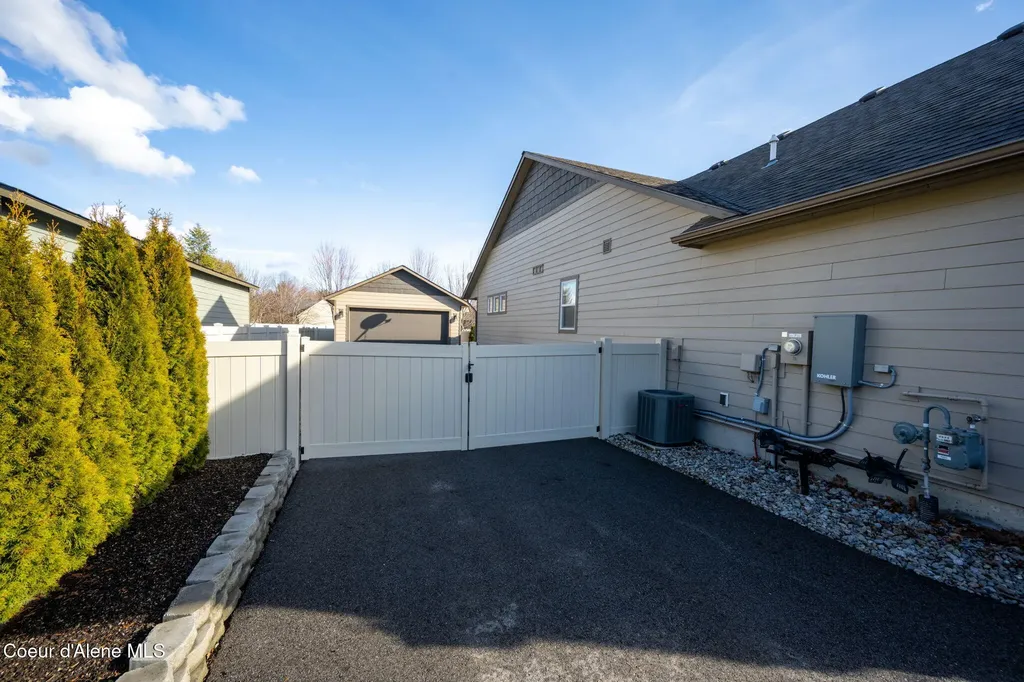 11418 N Emerald Drive Hayden ID 83835