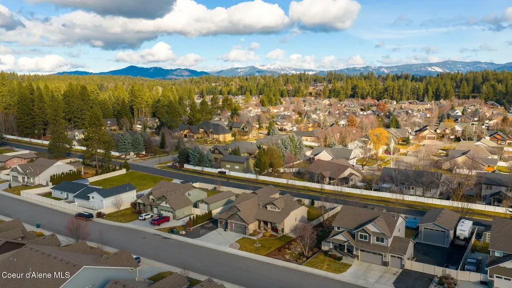 11418 N Emerald Drive Hayden ID 83835