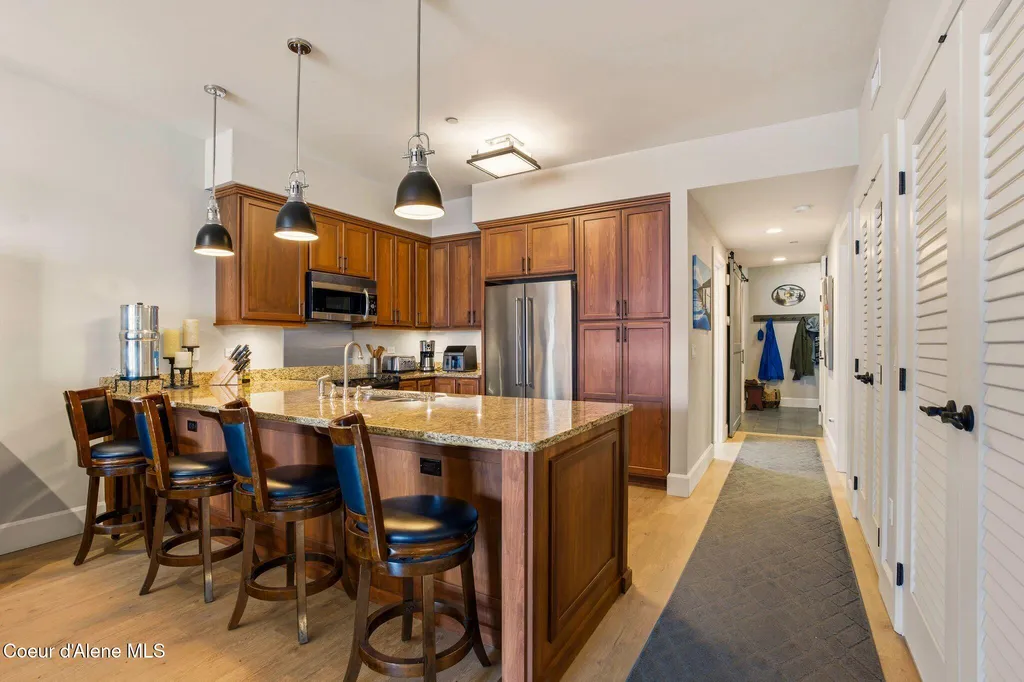 702 Sandpoint Avenue Sandpoint ID 83864