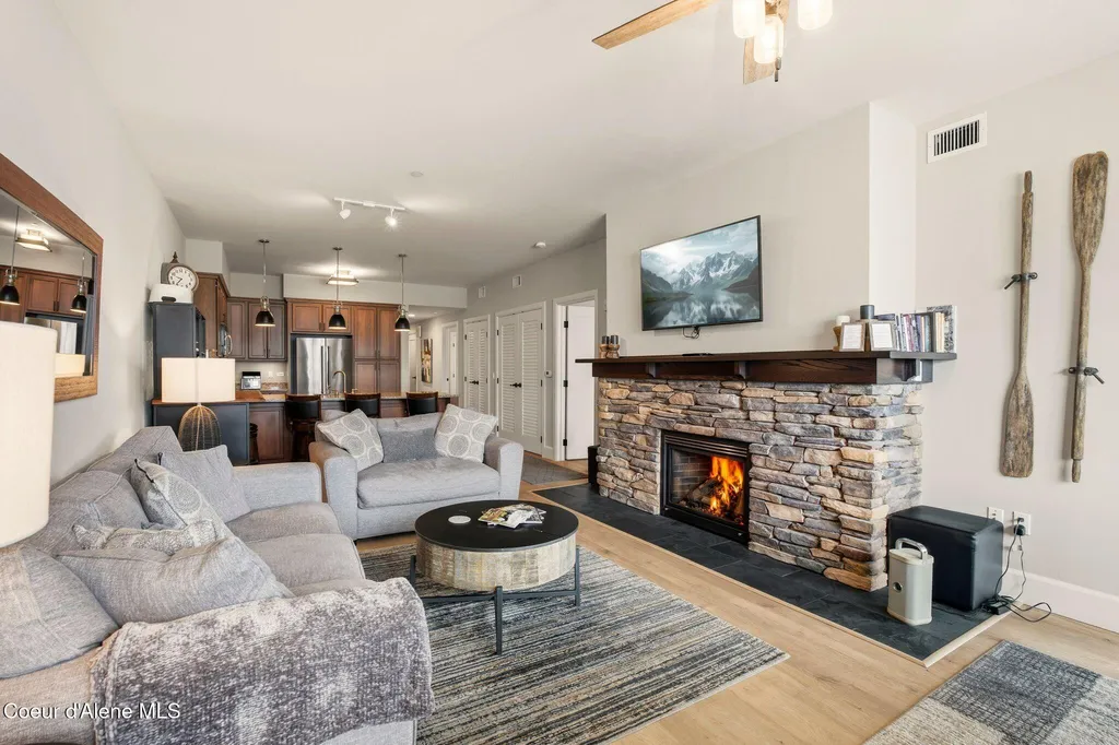 702 Sandpoint Avenue Sandpoint ID 83864