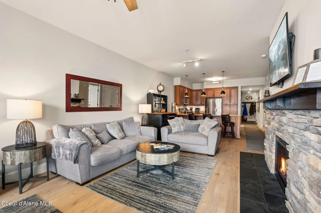 702 Sandpoint Avenue Sandpoint ID 83864