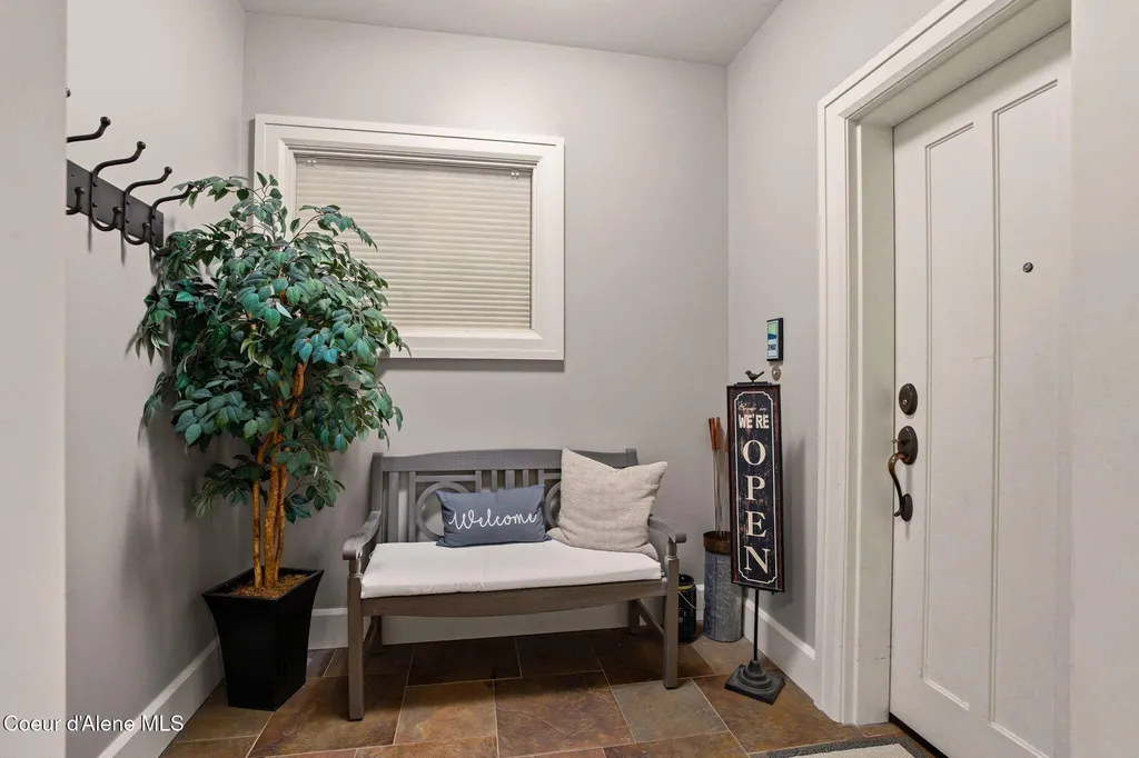 702 Sandpoint Avenue Sandpoint ID 83864