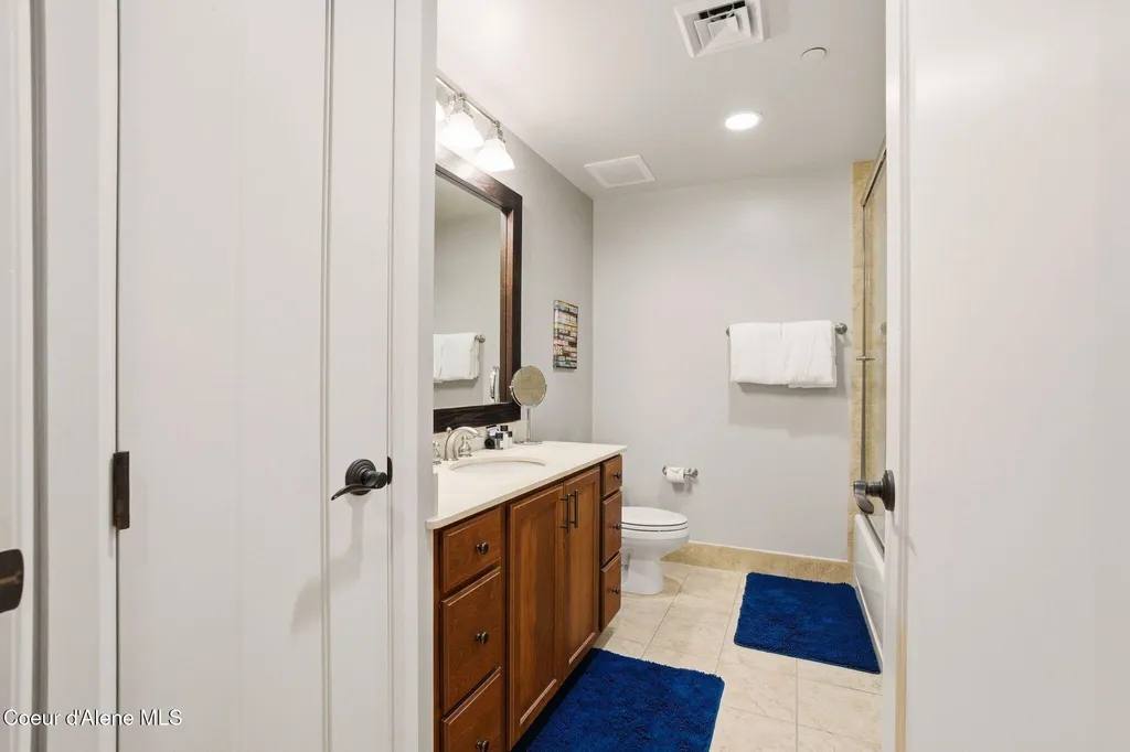 702 Sandpoint Avenue Sandpoint ID 83864