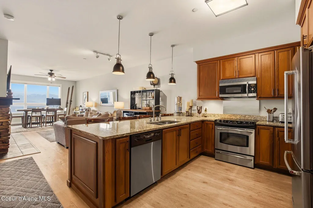 702 Sandpoint Avenue Sandpoint ID 83864