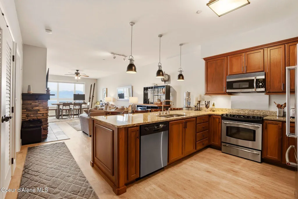702 Sandpoint Avenue Sandpoint ID 83864