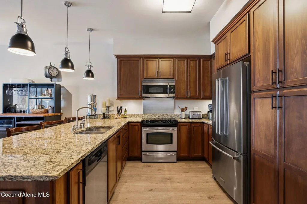 702 Sandpoint Avenue Sandpoint ID 83864