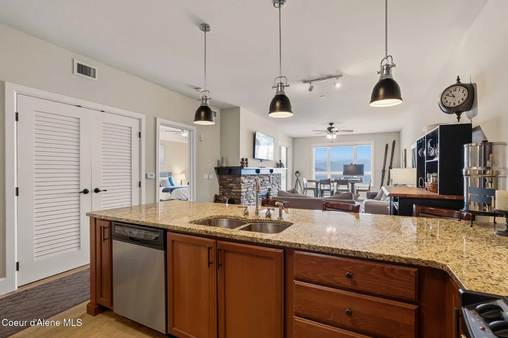 702 Sandpoint Avenue Sandpoint ID 83864