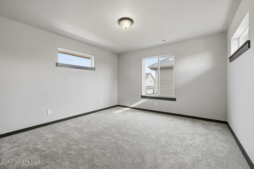 8429 N Snowflake Lane Hayden ID 83835
