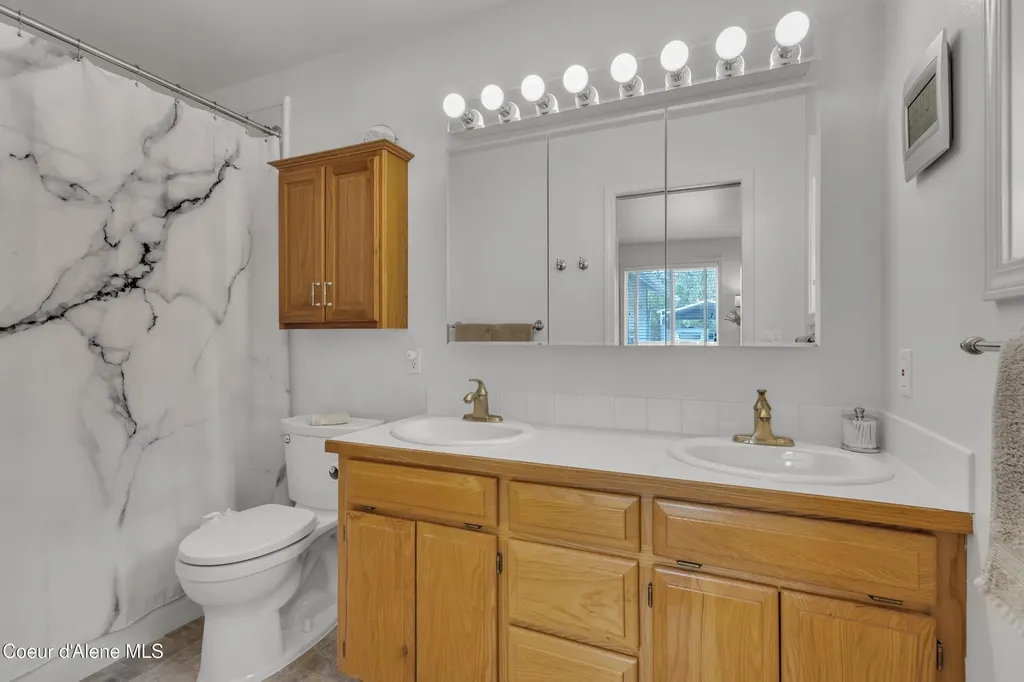 8057 N Vogt Road Hauser ID 83854