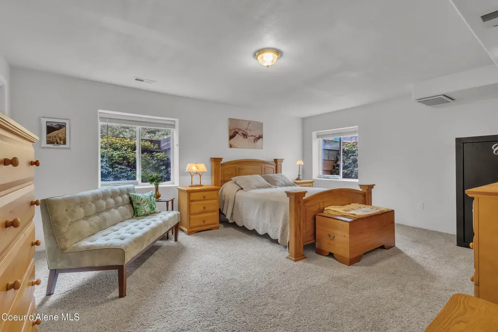 8057 N Vogt Road Hauser ID 83854