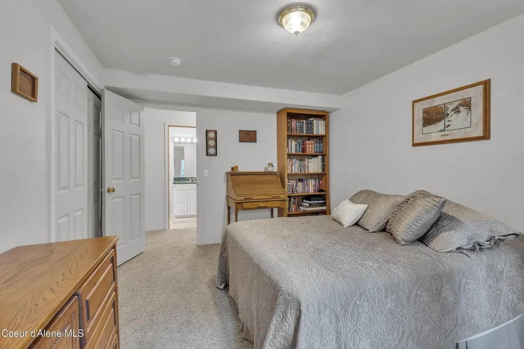 8057 N Vogt Road Hauser ID 83854