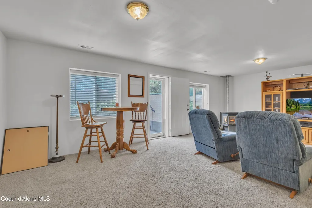 8057 N Vogt Road Hauser ID 83854
