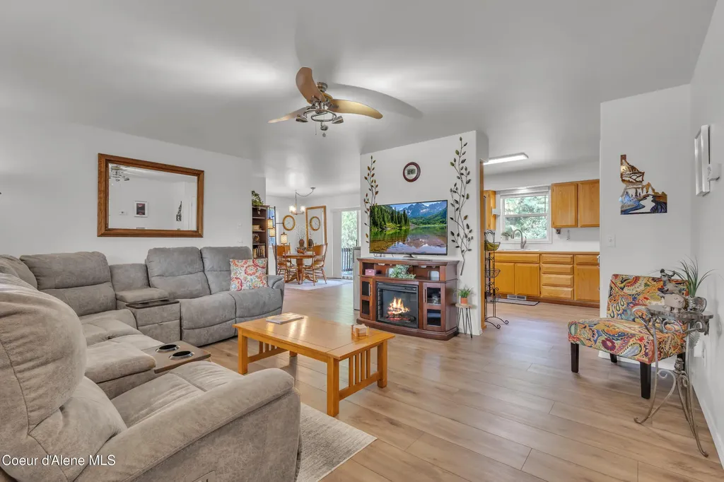 8057 N Vogt Road Hauser ID 83854