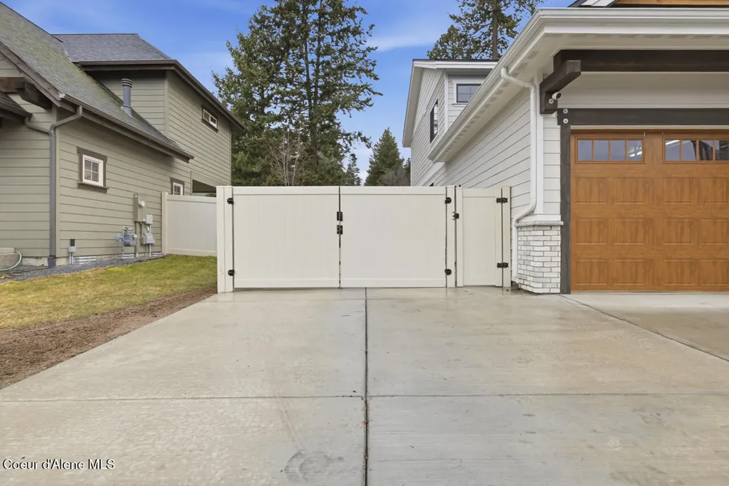 11925 N Rocking R Road Hayden ID 83835