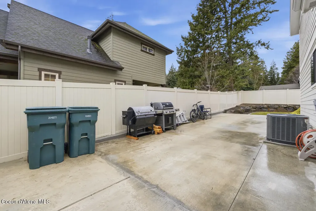 11925 N Rocking R Road Hayden ID 83835
