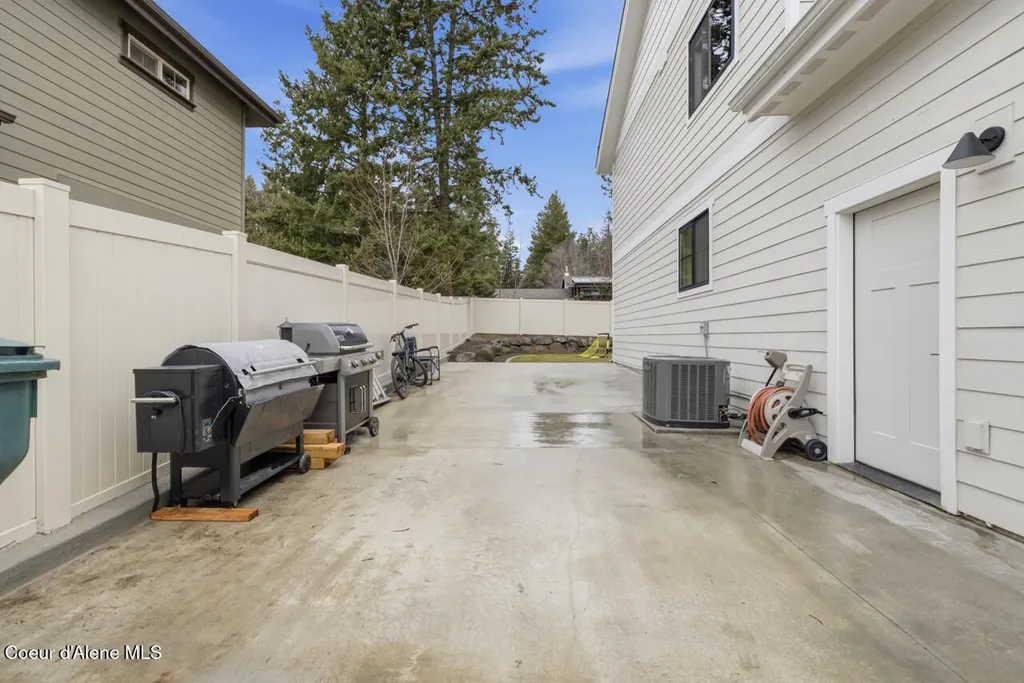 11925 N Rocking R Road Hayden ID 83835
