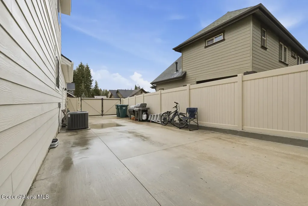 11925 N Rocking R Road Hayden ID 83835