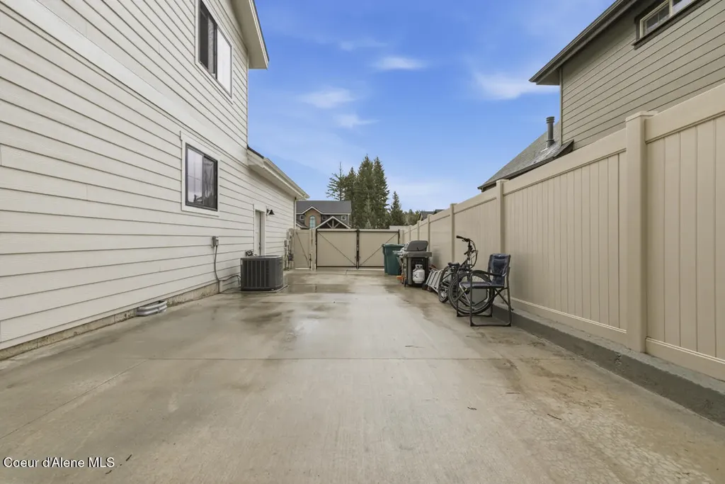 11925 N Rocking R Road Hayden ID 83835