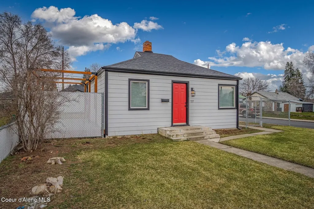 727 E Crown Avenue Spokane WA 99207