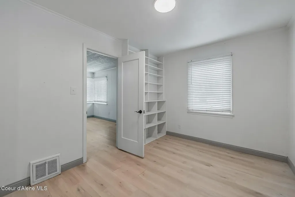 727 E Crown Avenue Spokane WA 99207