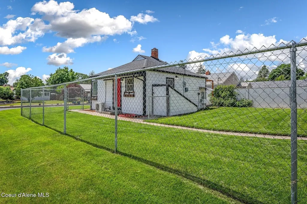 727 E Crown Avenue Spokane WA 99207