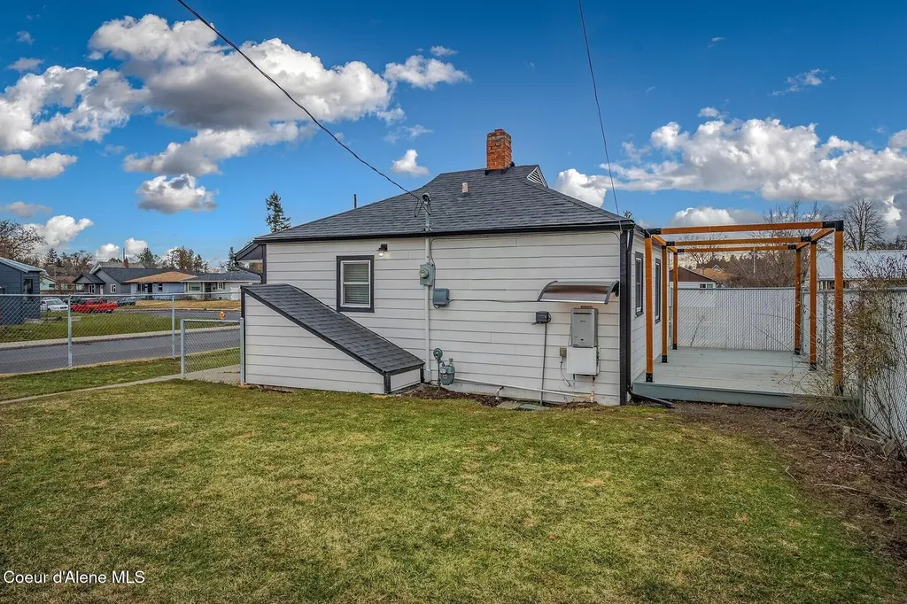727 E Crown Avenue Spokane WA 99207