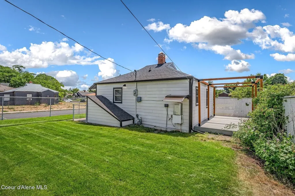727 E Crown Avenue Spokane WA 99207