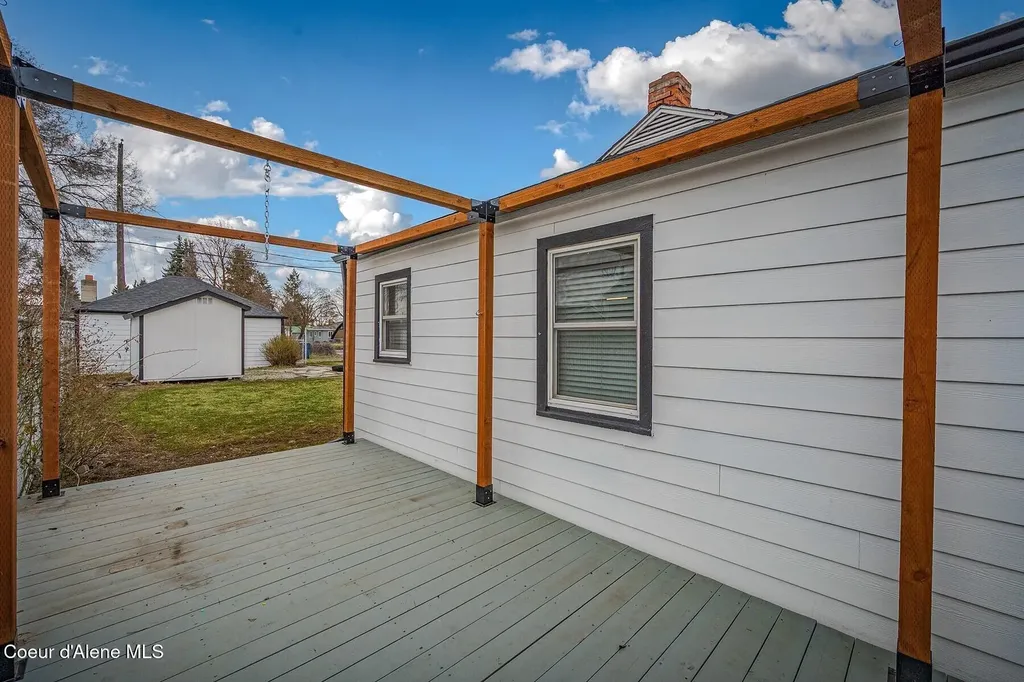 727 E Crown Avenue Spokane WA 99207