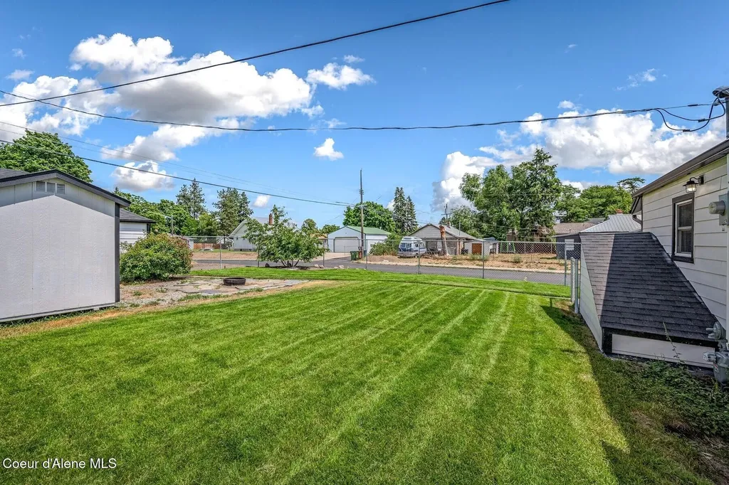 727 E Crown Avenue Spokane WA 99207