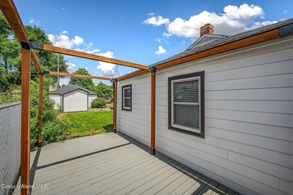727 E Crown Avenue Spokane WA 99207