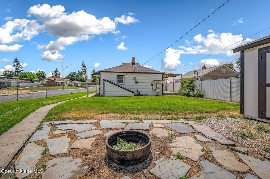 727 E Crown Avenue Spokane WA 99207
