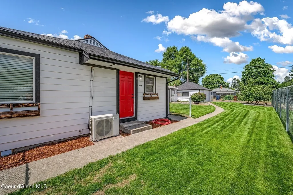 727 E Crown Avenue Spokane WA 99207