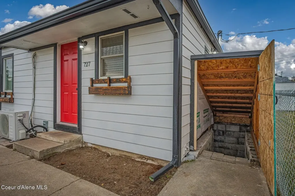 727 E Crown Avenue Spokane WA 99207
