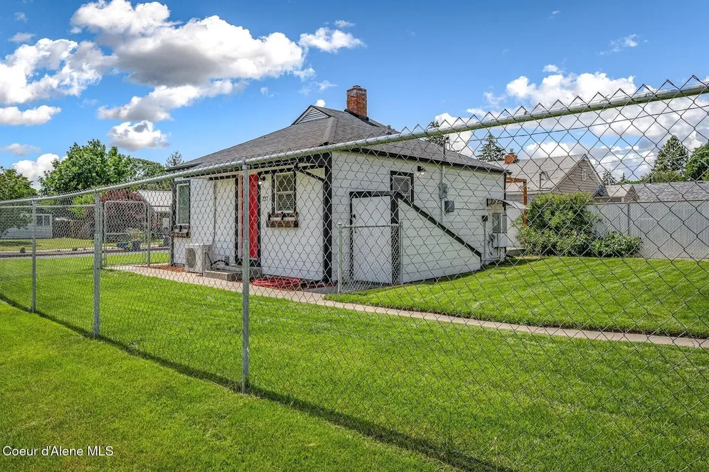 727 E Crown Avenue Spokane WA 99207