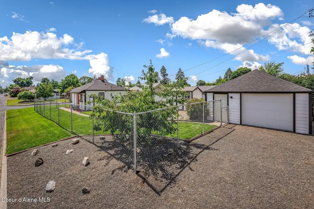 727 E Crown Avenue Spokane WA 99207
