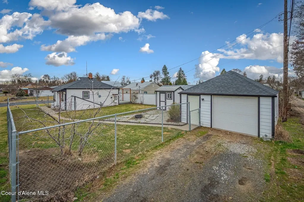 727 E Crown Avenue Spokane WA 99207