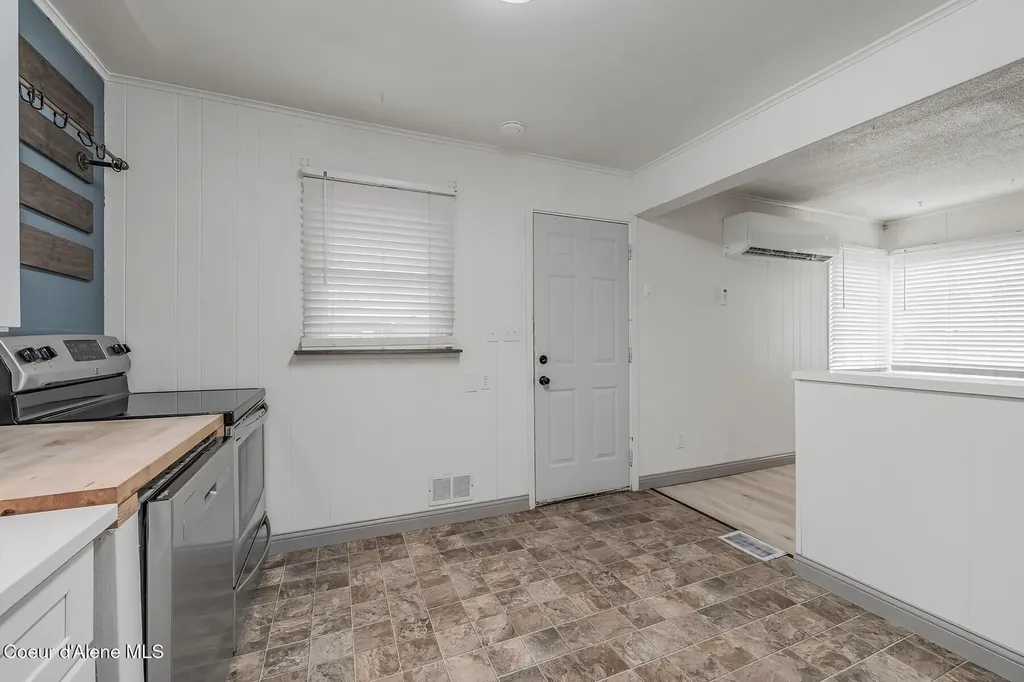 727 E Crown Avenue Spokane WA 99207