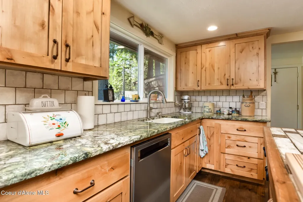 16232 E 1st Street Bayview ID 83803