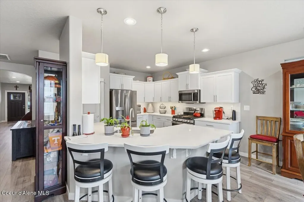 660 E Ripatti Way Hayden ID 83835