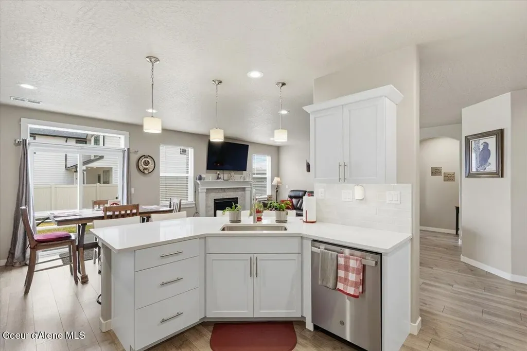660 E Ripatti Way Hayden ID 83835
