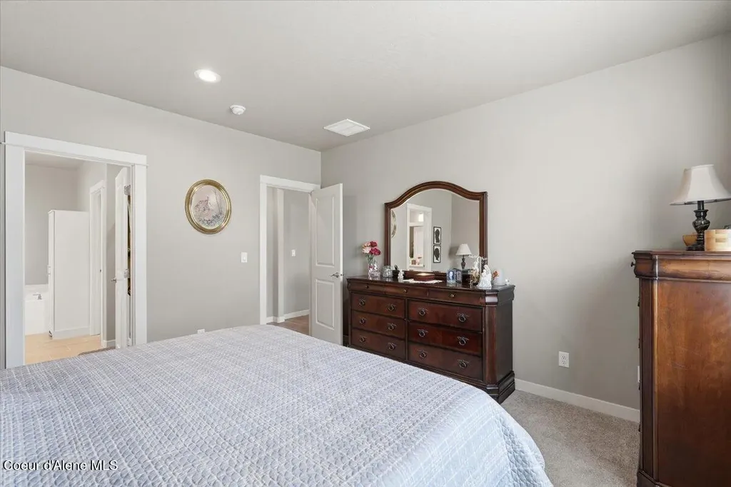 660 E Ripatti Way Hayden ID 83835